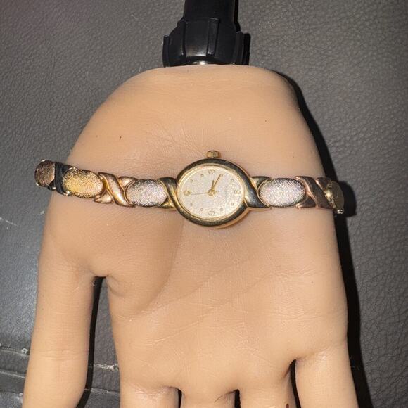 -WATCH WOMEN Avon VTG 19mm Tri Color Gold Tone Oval Dial 7" - Picture 15 of 16